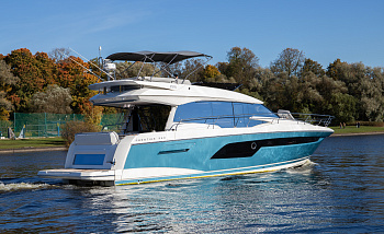 Моторная яхта Prestige 520